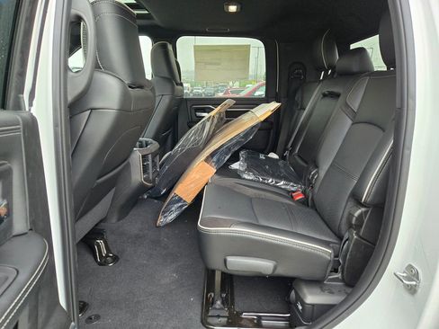 New 2026 RAM 2500 Laramie AWD/4WD image 28