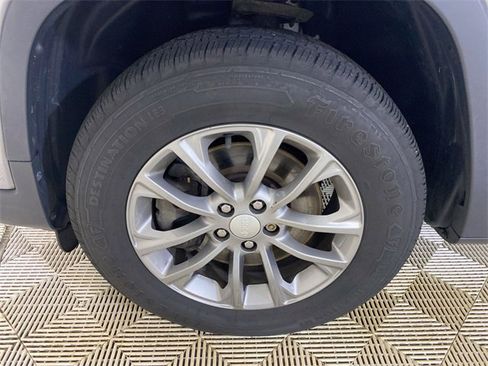 Used 2019 Jeep Cherokee Latitude w/ Cold Weather Group image 22
