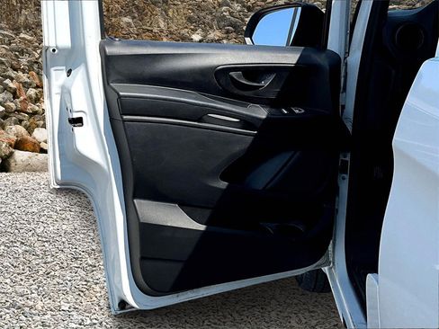 Used 2018 Mercedes-Benz Metris image 21