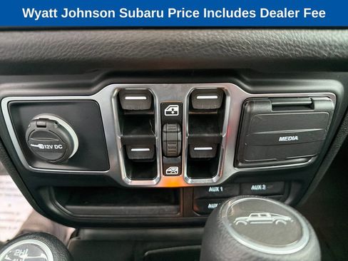 Used 2025 Jeep Gladiator Sport AWD/4WD image 22