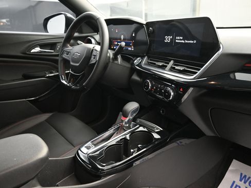 Used 2025 Chevrolet Trax RS w/ Driver Confidence Package image 26