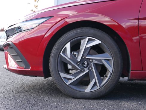 Used 2025 Hyundai Elantra Sport image 11