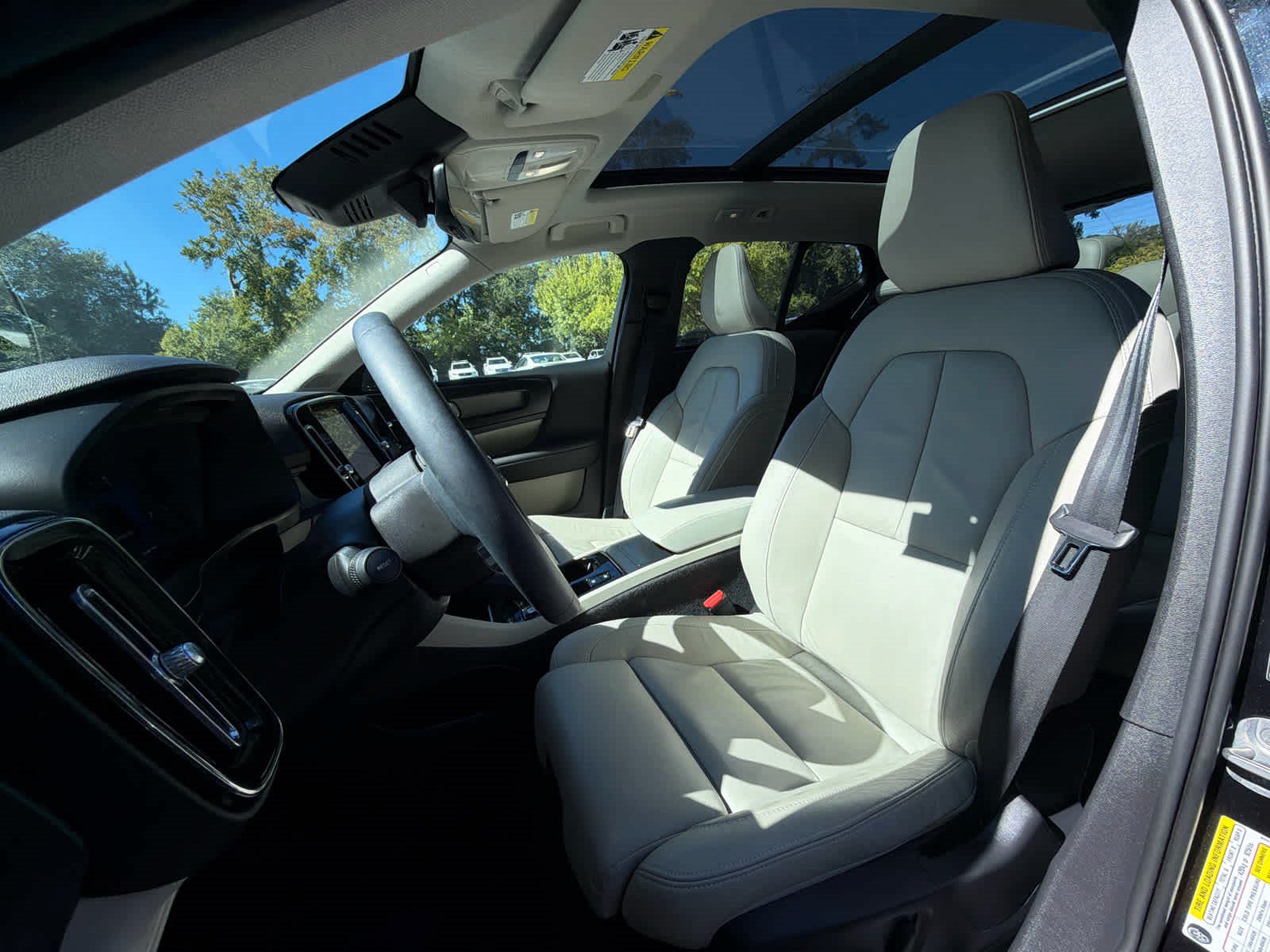 Used 2024 Volvo XC40 B5 Ultimate w/ Protection Package Premier AWD/4WD image 26