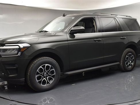 Used 2022 Ford Expedition XLT image 4