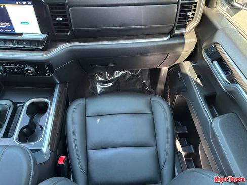 Used 2026 Chevrolet Silverado 1500 LT Trail Boss w/ LT Trail Boss Premium Package AWD/4WD image 18