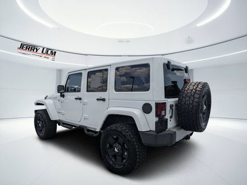 Used 2013 Jeep Wrangler Unlimited Sahara w/ Connectivity Group AWD/4WD image 6