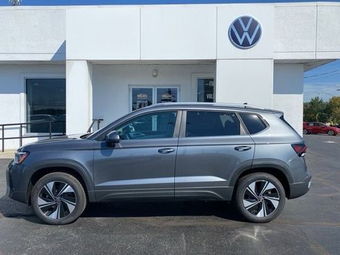 New 2025 Volkswagen Taos SE image 15