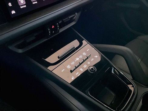 Used 2025 Porsche Cayenne GTS w/ Premium Package image 20