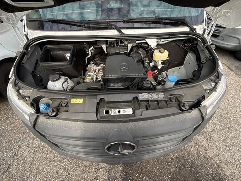 Used 2025 Mercedes-Benz Sprinter 2500 image 33