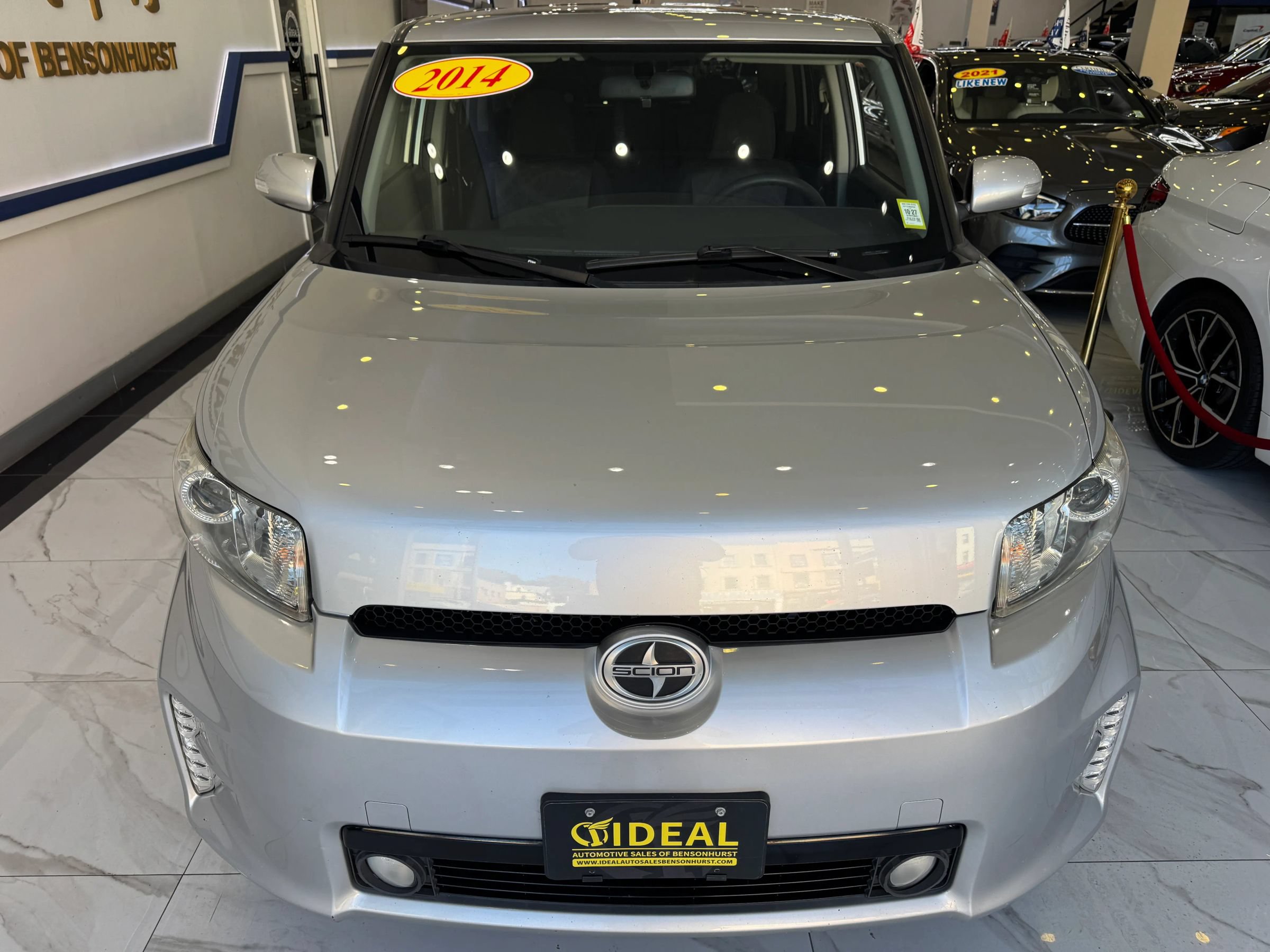 Used 2014 Scion xB FWD image 2
