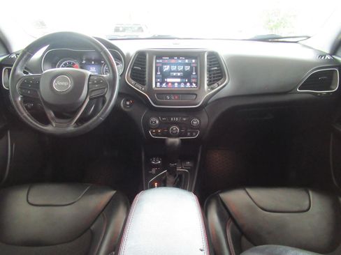 Used 2019 Jeep Cherokee Trailhawk w/ Comfort/Convenience Group AWD/4WD image 13