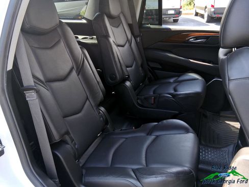 Used 2020 Cadillac Escalade Luxury image 13