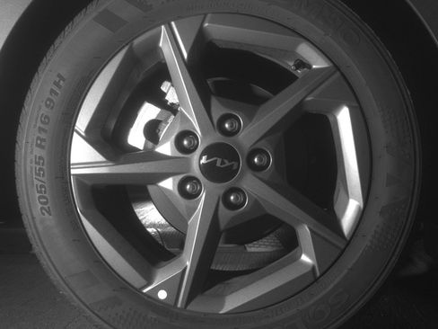 Used 2025 Kia K4 LXS image 15