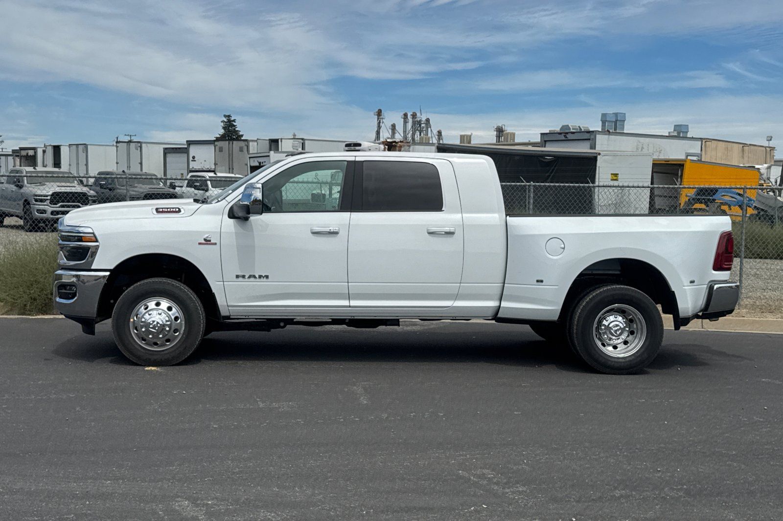 New 2027 RAM 3500 Laramie w/ Towing Technology Group AWD/4WD image 6