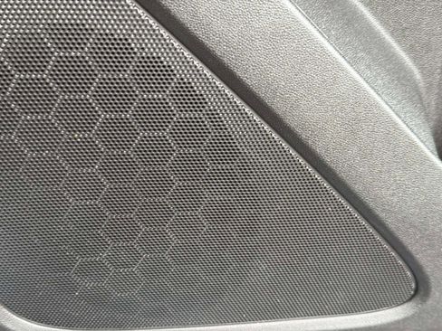 Used 2021 Chevrolet Equinox LT image 36