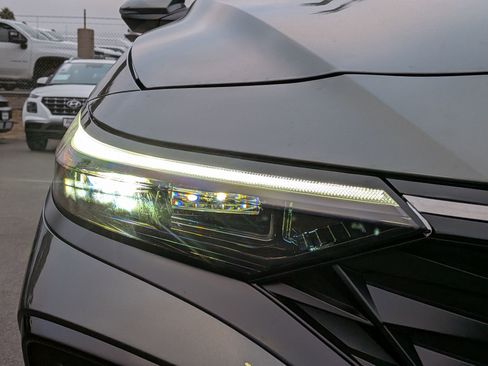 New 2025 Hyundai Elantra Limited image 6