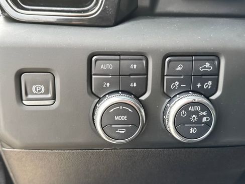 Used 2024 GMC Sierra 2500 AT4X image 26