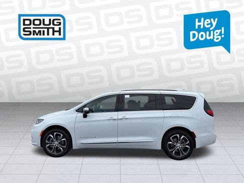 New 2026 Chrysler Pacifica Pinnacle image 3