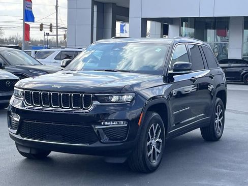 Certified 2025 Jeep Grand Cherokee Limited image 3