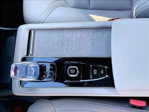 New 2026 Volvo XC90 T8 Plus w/ Protection Package Premier image 10