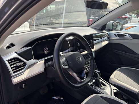 Used 2025 Volkswagen Taos SE FWD image 29