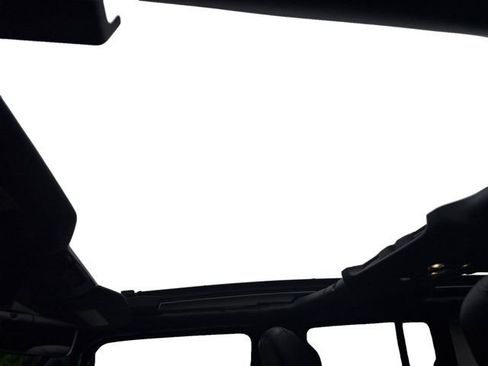 Used 2023 Jeep Wrangler Unlimited Sahara AWD/4WD image 17