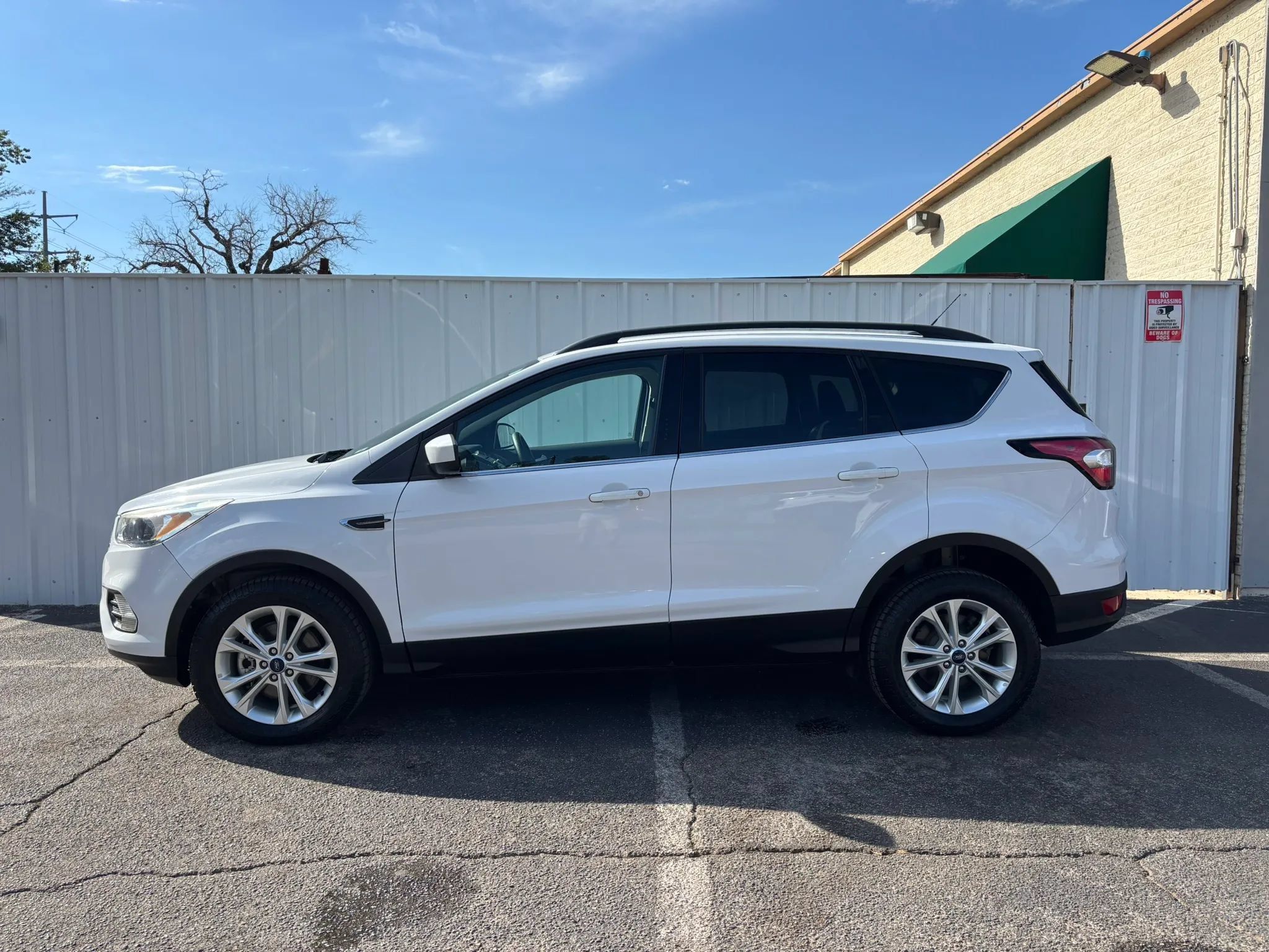 Used 2018 Ford Escape SE AWD/4WD image 2
