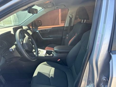 Used 2020 Toyota RAV4 LE w/ Carpet Mat Package AWD/4WD image 9