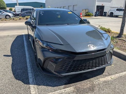 Certified 2025 Toyota Camry SE FWD image 1