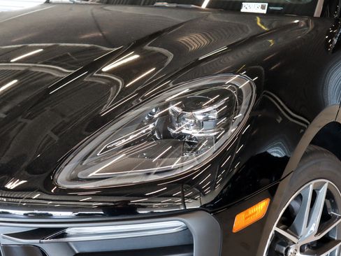 Used 2025 Porsche Macan image 27