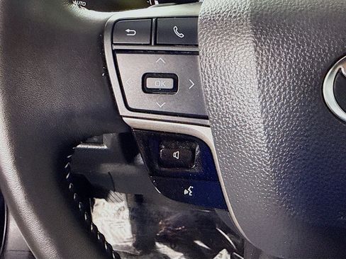 Used 2025 Toyota Camry SE FWD image 14