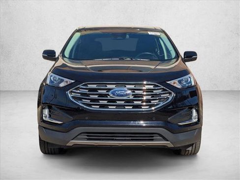 Used 2024 Ford Edge Titanium image 2