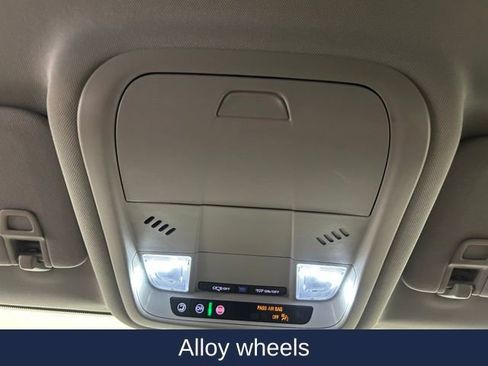 Used 2024 GMC Terrain SLE image 27