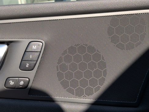 Used 2025 Volvo XC60 B5 Plus image 30