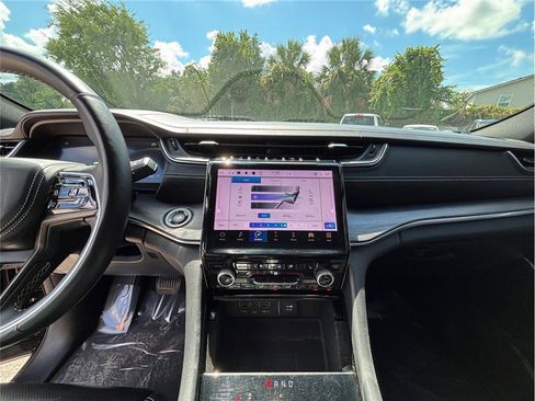 Used 2021 Jeep Grand Cherokee L Overland w/ Luxury Tech Group IV image 11