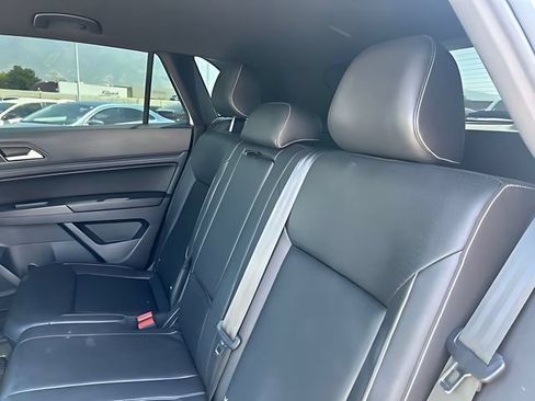 Used 2020 Volkswagen Atlas Cross Sport SE w/ Towing Package AWD/4WD image 19