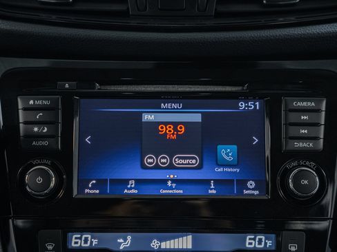 Used 2020 Nissan Rogue SV FWD image 23