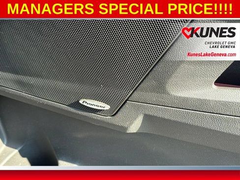 Used 2017 Chevrolet Equinox Premier w/ Enhanced Convenience Package AWD/4WD image 23