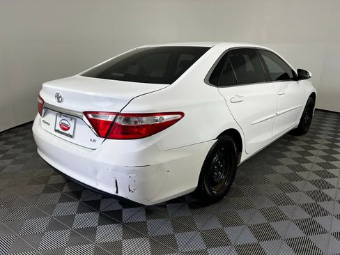 Used 2017 Toyota Camry LE image 5