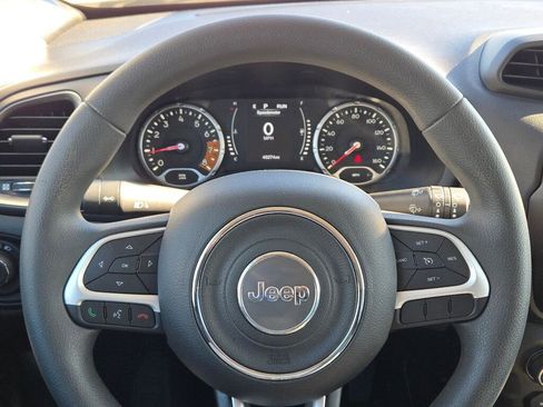 Used 2023 Jeep Renegade Latitude image 29