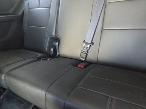 Used 2023 Chevrolet Traverse RS image 30