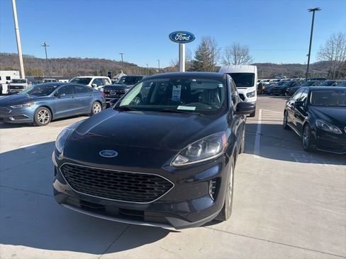 Used 2021 Ford Escape SE image 3