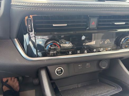 Used 2022 Nissan Rogue SV FWD image 34