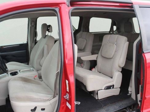Used 2013 Dodge Grand Caravan SXT w/ UConnect Hands-Free Group FWD image 7