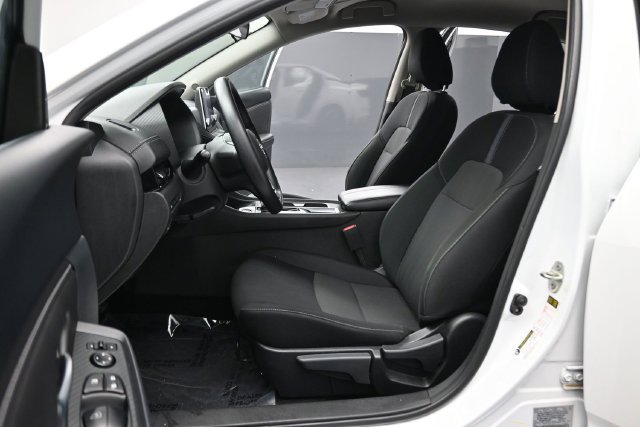 Used 2025 Nissan Sentra SV FWD image 15