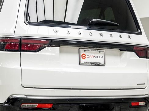 Used 2024 Jeep Wagoneer L Series II w/ Flexible Seating Group image 13