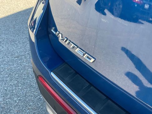 Used 2022 Ford Explorer Limited image 21