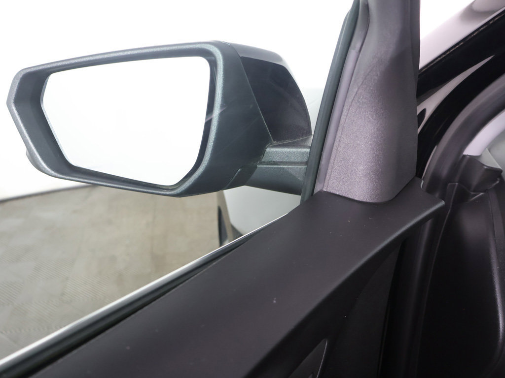 Used 2023 Chevrolet Equinox LT w/ LPO, Floor Liner Package FWD image 33