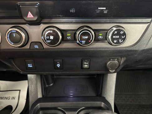 Used 2017 Toyota Tacoma TRD Sport w/ Tow Package (A/T) AWD/4WD image 15