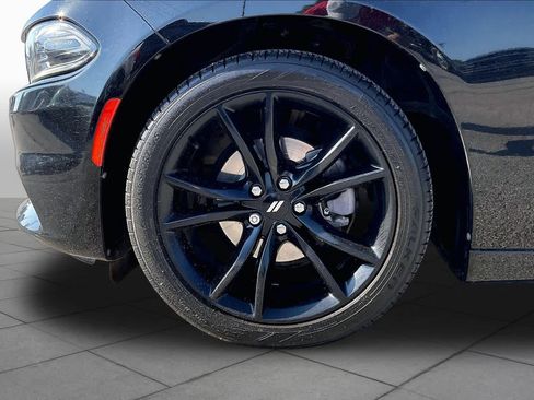 Used 2018 Dodge Charger SXT w/ Blacktop Package RWD image 11